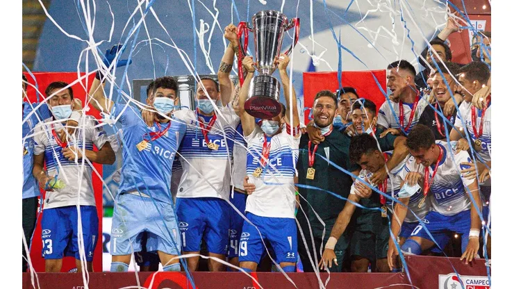 Universidad Católica alcanzó el primer lugar de la temporada con un rendimiento superlativo. Justísimo tricampeón del fútbol chileno