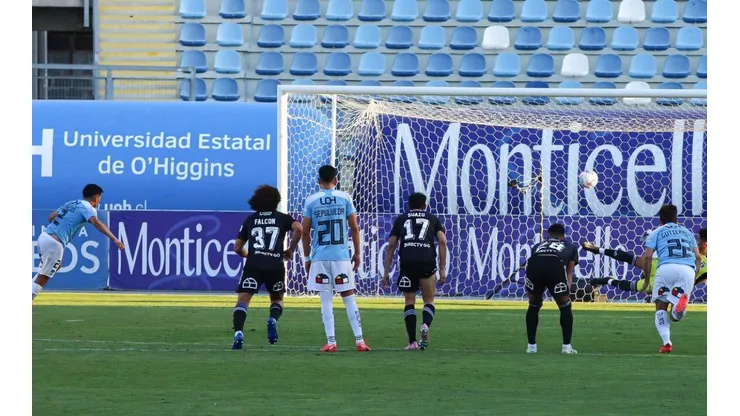 El penal que condenó a Colo Colo a jugar por la permanencia