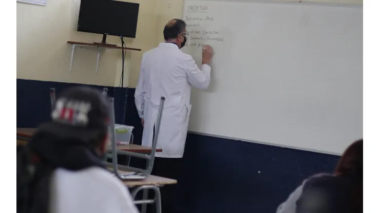 Esta semana comienzan a vacunarse el personal de la educación mayor de 60 años