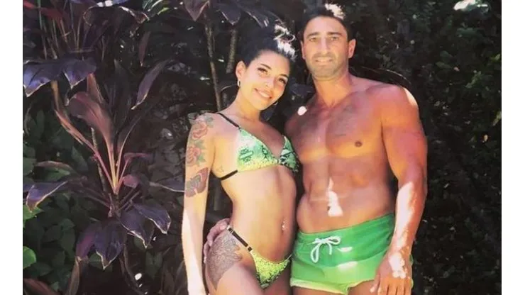 Pipa Estévez posando junto a su pareja