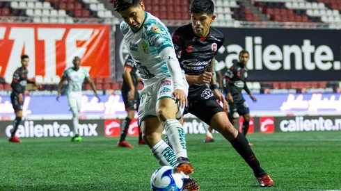 Pavez fue titular ante La Fiera y jugó los 90'.