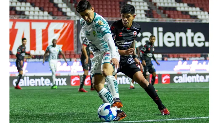 Pavez fue titular ante La Fiera y jugó los 90'.