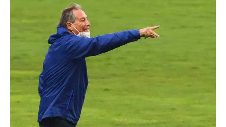 Holan no sabe aún si seguirá como DT de los Cruzados.