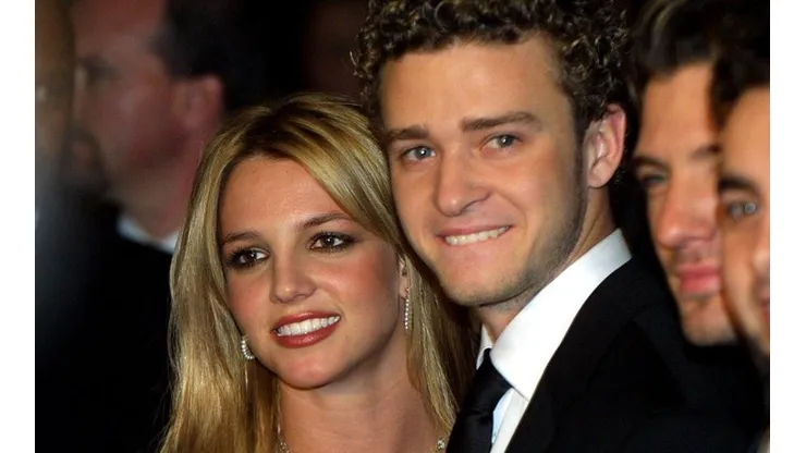 El cantante uso sus redes sociales para disculparse con Britney Spears y Janet Jackson