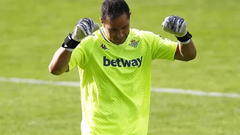 Claudio Bravo vuelve a ser citado en el Real Betis tras superar su lesión.