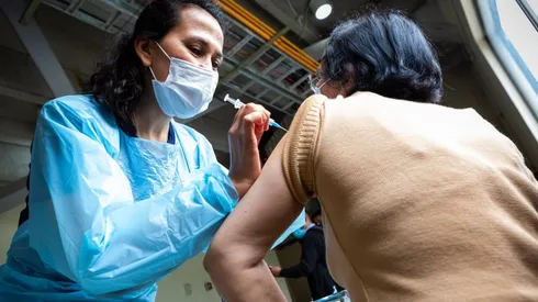 Inmigrantes podrán vacunarse según calendario