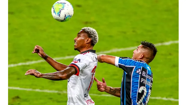 César Pinares se ha ido adaptando de poco en Gremio.