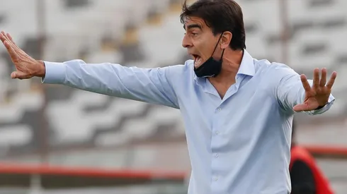 Gustavo Quinteros no da crédito a lo que pasó en el minuto final de Colo Colo vs Cobresal.