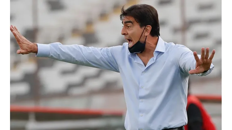 Gustavo Quinteros no da crédito a lo que pasó en el minuto final de Colo Colo vs Cobresal.