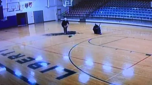 Joe Orians logrando el lanzamiento de su vida