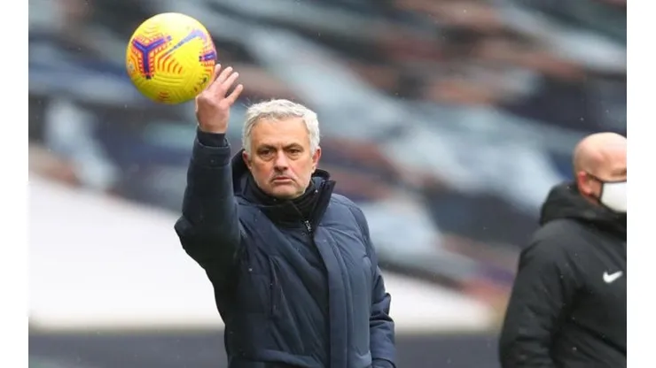 Mou y los Spurs quedaron fuera de la FA Cup y sufren en la Premier League.