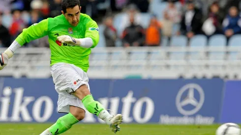 Claudio Bravo anotó un golazo de tiro libre el 14 de febrero de 2010 con Martín Lasarte como entrenador.