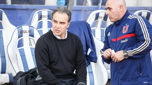 Martín Lasarte junto a Rodolfo Neme en la banca de la U