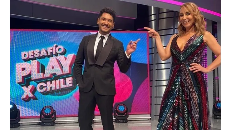 Karen Doggenweiler junto a Gino Costa en la presentación del festival Desafío Play x Chile, que transmitirá TVN.