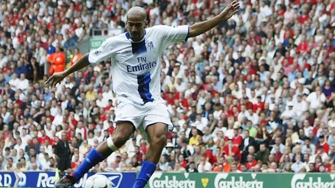Juan Sebastián Verón en el mediocampo de Chelsea