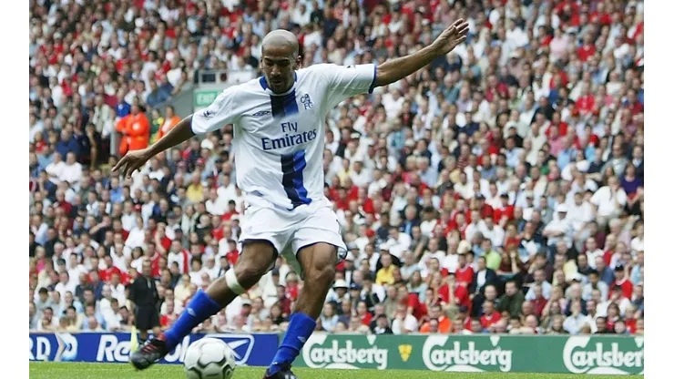 Juan Sebastián Verón en el mediocampo de Chelsea