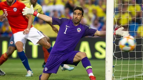 Claudio Bravo sacó la voz frente a la indefinición en la búsqueda del nuevo entrenador de la selección chilena