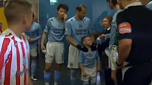 Foden a los siete años como mascota del Man City