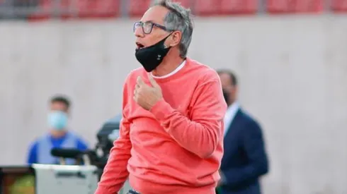 Ariel Holan en la banca de Universidad Católica