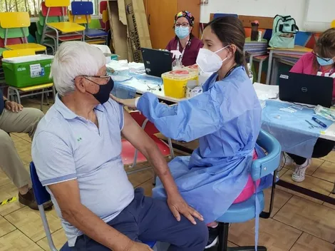 Mundialista de Chile 62 ya recibió la vacuna contra el Covid-19