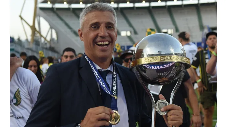Hernán Crespo no sólo desmintió que esté listo en Sao Paulo, sino que confirmó que dialoga para llegar a la Roja. La carrera vuelva a cambiar.