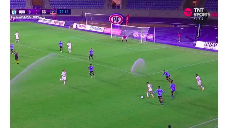 Los regadores en pleno Deportes Iquique-Colo Colo.