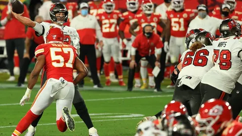 Tampa Bay Buccaneers y Kansas City Chiefs protagonizan una nueva versión del Super Bowl LV 2021 en Tampa, Florida. La ventaja hasta el medio tiempo la tienen los Buccaneers.