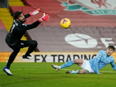 Partido fatal de Alisson: regaló dos goles con malas salidas