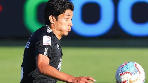 Matías Fernández es titular en Colo Colo. Ignacio Jara sufrió un malestar estomacal.