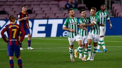 Betis quiere dar el golpe y bajar al Barcelona de Koeman.