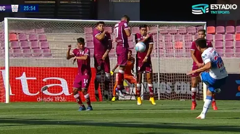 Católica se pone en ventaja con un golazo de Cornejo