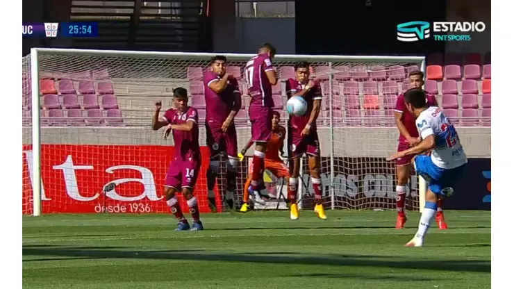 Católica se pone en ventaja con un golazo de Cornejo