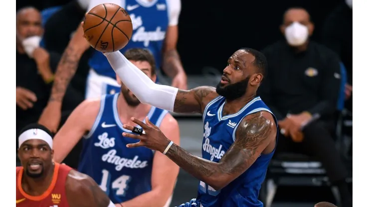 LeBron James no se cansa de hacer historia en la NBA