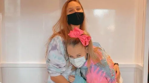 Jojo Siwa cuenta como su novia la ha ayudado a aceptarse