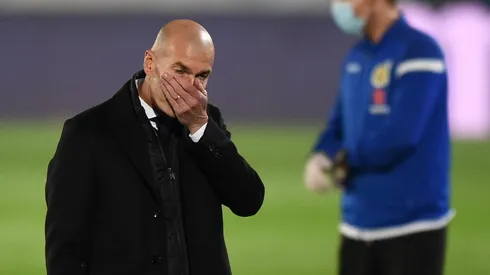 Zinedine Zidane en el banco del Real Madrid