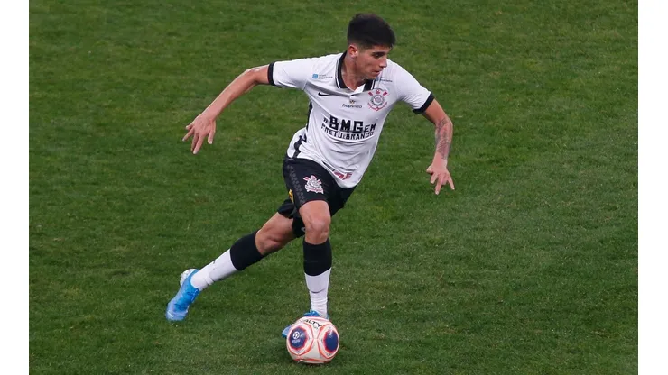 Araos empieza a ganar protagonismo en Corinthians
