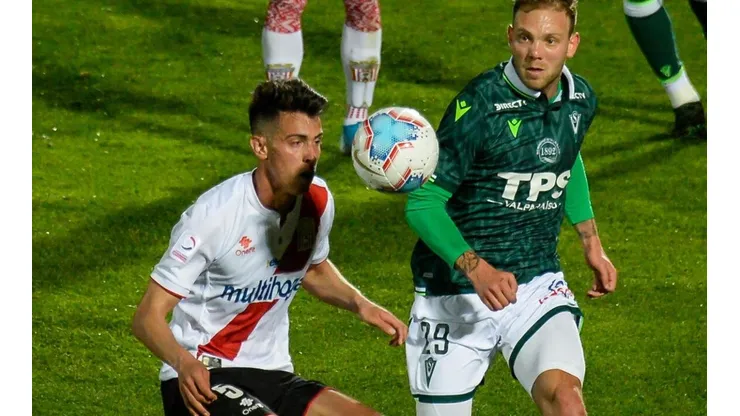 Duelo con mucho por jugarse. Santiago Wanderers quiere asegurar la permanencia, mientras que Curicó necesita ganar para escapar del fondo en la acumulada.