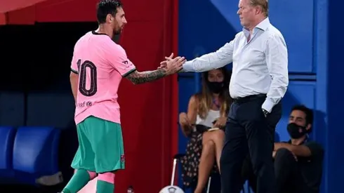 Lionel Messi y Ronald Koeman en un fraterno saludo