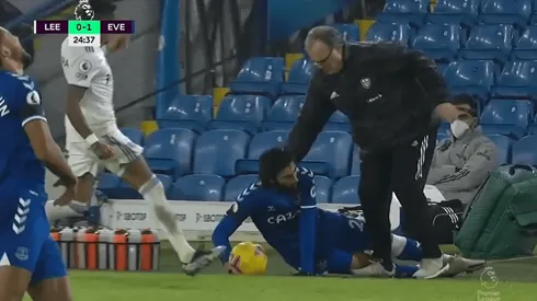 Marcelo Bielsa reacciona a tiempo para no caer