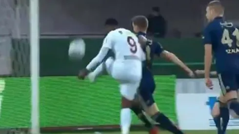 Boupendza marcó el golazo de la semana en Europa