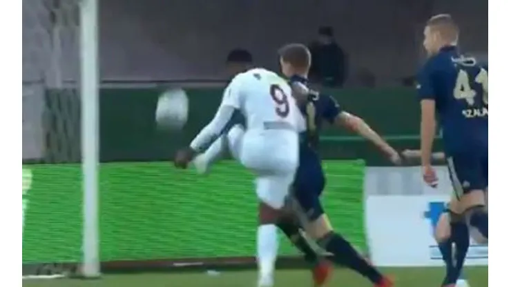 Boupendza marcó el golazo de la semana en Europa