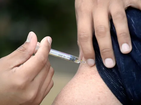 Vacuna Covid-19 | ¿Qué permisos necesitan para vacunarse personas en comunas con cuarentena?