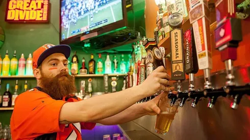 La cerveza es el producto que más se consume durante el Super Bowl.