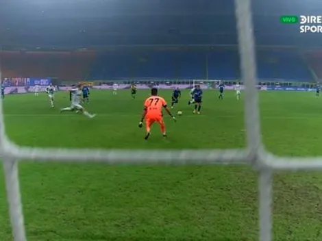 ¡Se la sacaron de la línea! Alexis casi pone el empate