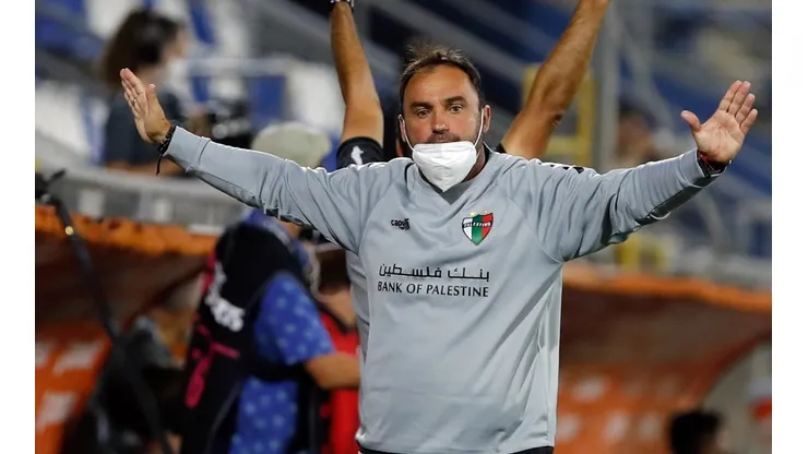 José Luis Sierra ha llevado a Palestino del penúltimo al cuarto lugar del Campeonato Nacional y es el candidato de muchos para la selección chilena