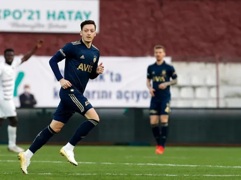 Özil debuta en el Fenerbahce y participa en jugada de gol