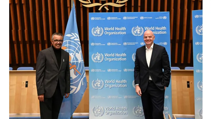 Gianni Infantino junto a Tedros Adhanom Ghebreyesus