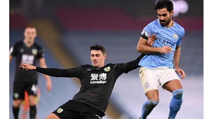 Los nuevos líderes de la Premier League tienen un partido menos que sus rivales al título, corren con ventaja