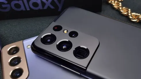 Los nuevos Galaxy S21 le dicen adiós a los dedos marcados en el equipo