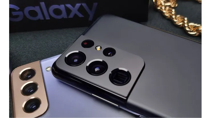 Los nuevos Galaxy S21 le dicen adiós a los dedos marcados en el equipo